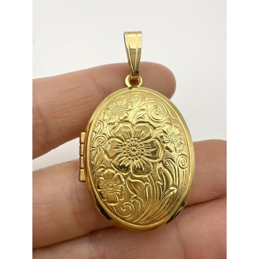 18K Gold Plated Flower Oval Locket Pendant